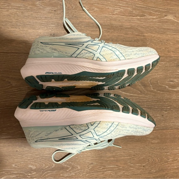 ASICS Shoes - Picture 5 of 7